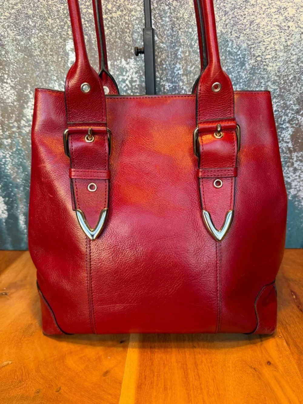 Wilson’s Leather office siren Y2K style red leather shoulder bag silver (GUC) - Picture 6 of 17